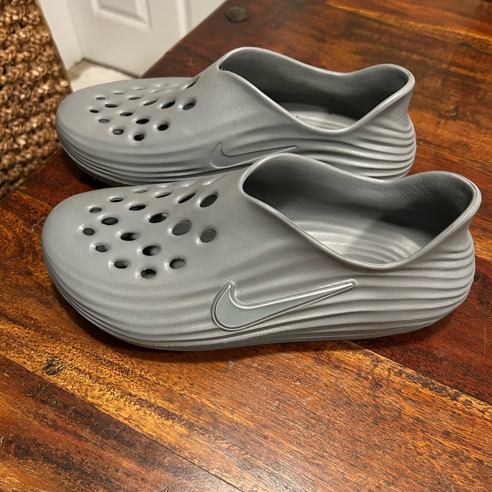 Unisex Nike Rejuven8 Gray Clogs - Picture 9 of 9
